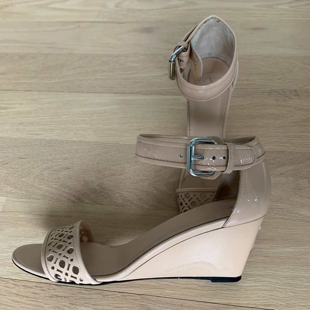 Aquatalia wedge sandal patent leather size 8.5